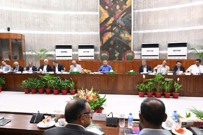 সরকারি-বেসরকারি অফিস চলবে অফিস ৯টা–৪টা, সন্ধ্যা ৬টার মধ্যে বন্ধ দোকানপাট- শপিংমল: মন্ত্রিসভার সিদ্ধান্ত